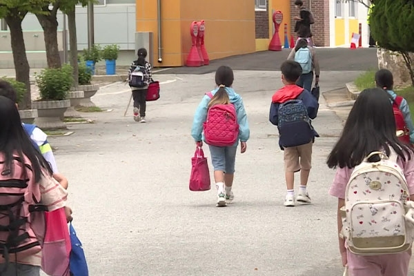 Hàn Quốc quyết định cho trẻ đi học tiểu học từ 5 tuổi
